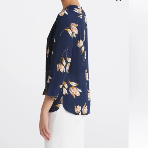 Daniel Rainn. Blue Floral, Zip Back Top. Size Petite Medium. - Picture 4 of 9